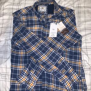 I’m selling new flannels,I have any size and any color! Normally 60$ selling 42$